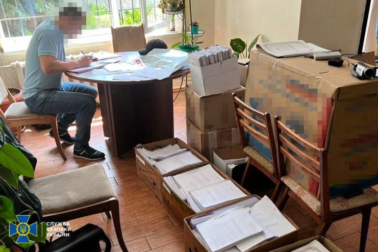 Щомісячні прибутки сягали 1 млн дол: на Одещині викрито посадовців у вимаганні хабарів за експорт зерна